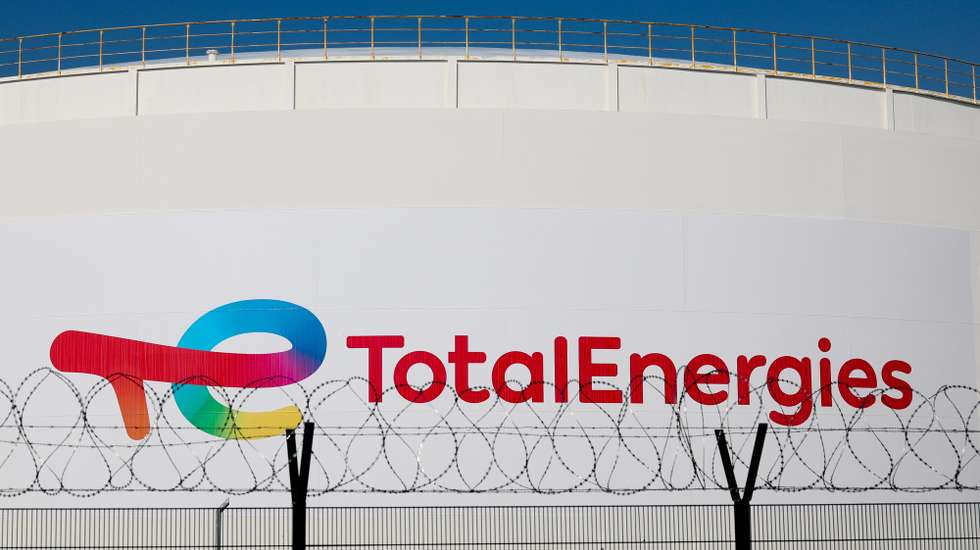 epa12833654 TotalEnergies petroleum storage tank at Leuna chemical refinery near Spergau, Saxony-Anhalt, Germany, 19 March 2026. Due to the escalating conflict in the Middle East, the international oil benchmark Brent Crude surged past 100 US dollars per barrel.  EPA/FILIP SINGER