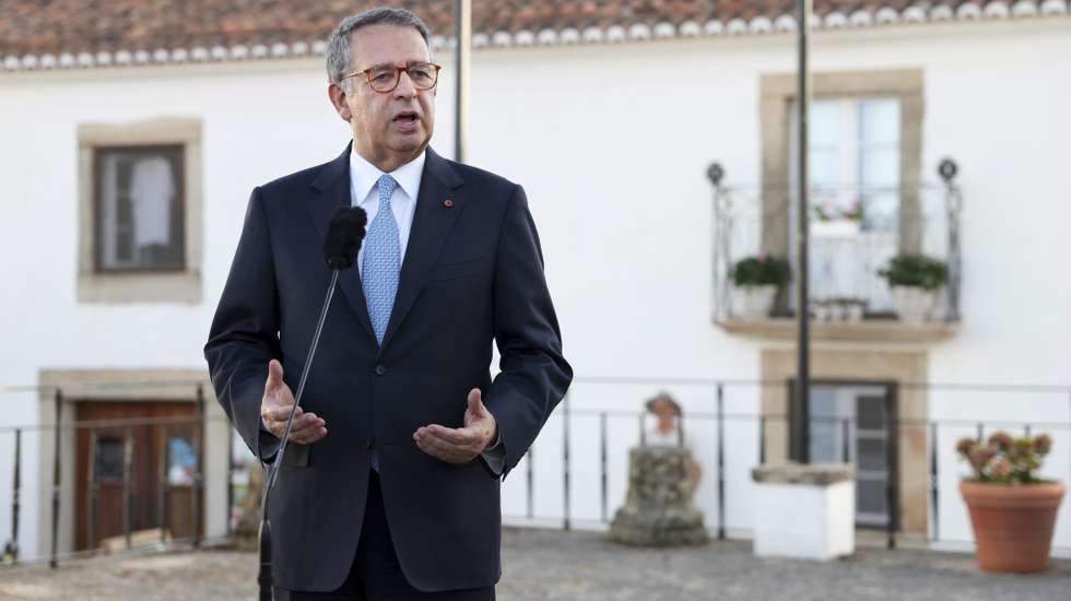 O Presidente da República, António José Seguro, fala aos jornalistas durante uma visita a Marvão, 31 de julho de 2026. NUNO VEIGA/LUSA