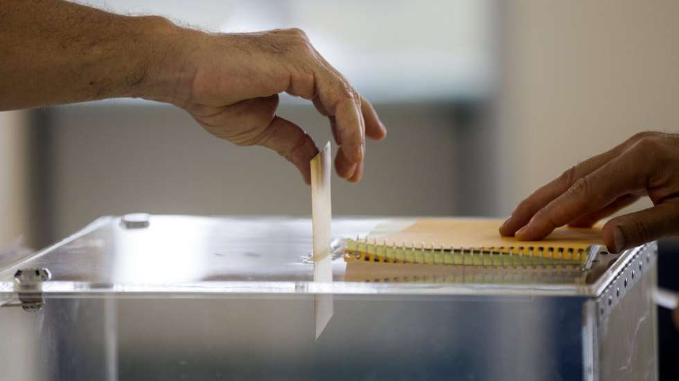 No total, vão a votos cerca de 4.650 representantes em 143 municípios em Inglaterra, 13 Presidentes de Câmara Municipal (mayors) eleitos diretamente, 39 comissários de polícia e 25 deputados da Assembleia Municipal de Londres