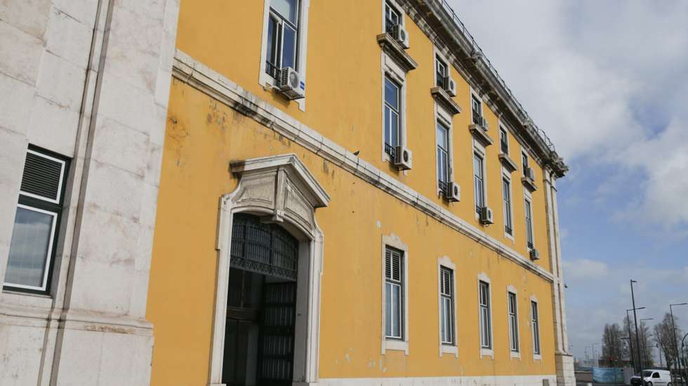 Em ambos os casos, o cumprimento das obrigações fiscais nas novas datas limite não implica quaisquer acréscimos ou penalidades