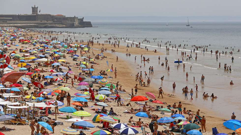 Estes fenómenos também deverão abranger áreas cada vez maiores, aumentando a um ritmo entre 6% e 8% por década, o que sujeitará cada vez mais pessoas ao calor