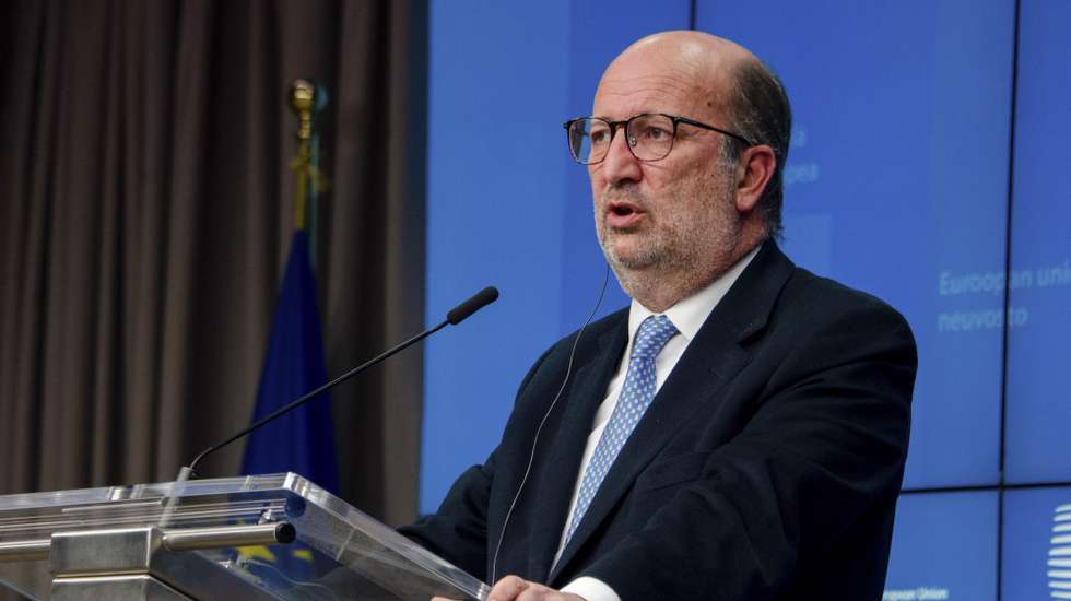 O ministro do Ambiente e da Ação Climática de Portugal, João Pedro Matos Fernandes, intervém durante uma conferência de imprensa após a reunião, por videoconferência, dos ministros dos Estados-membros da UE responsáveis pelo Ambiente, em Bruxelas, Bélgica, 18 de março de 2021. TONY DA SILVA/LUSA