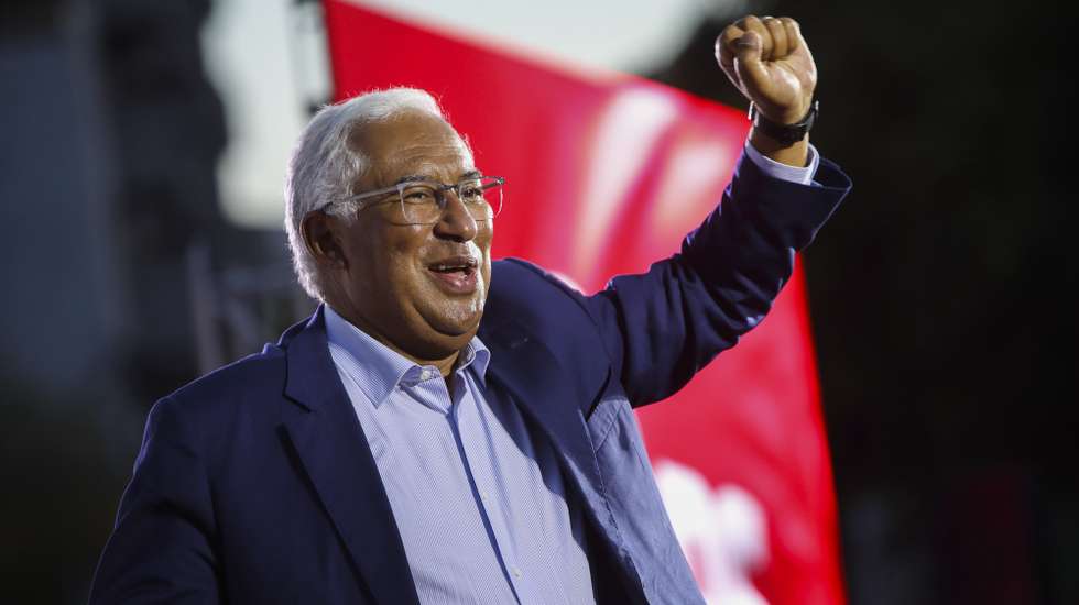 O secretário-geral do Partido Socialista (PS), António Costa, durante um comício em Castelo Branco, 22 de setembro de 2021. No próximo dia 26 de setembro mais de 9,3 milhões eleitores podem votar nas eleições autárquicas para eleger os seus representantes locais. PEDRO REIS MARTINS/LUSA