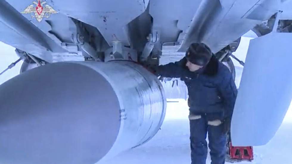 epa09772118 A handout still image taken from handout video made available by the Russian Defence ministry press-service shows Russian servicemen examines a Kinzhal hypersonic missiles before a flight of the MiG-31K fighter jet during the Russian strategic deterrence forces exercises in Russia, 19 February 2022. Russian President Vladimir Putin opens exercises of the Russian strategic deterrence forces with launches of the ballistic missiles. Russian Navy ships of the Northern and Black Sea Fleets launched 'Kalibr' cruise missiles and 'Zirkon' hypersonic missiles at sea and ground targets during scheduled exercises of the strategic deterrence forces on Saturday. The 'Yars' intercontinental ballistic missile was launched from Plesetsk at the Kura training ground.  EPA/RUSSIAN DEFENCE MINISTRY PRESS SERVICE / HANDOUT  HANDOUT EDITORIAL USE ONLY/NO SALES