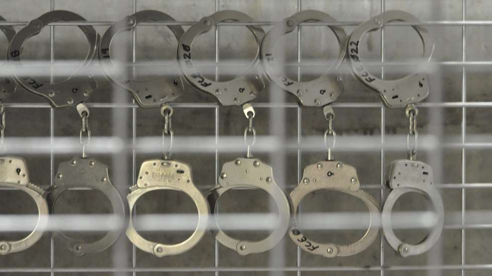 epa02134073 In this photo, reviewed by a U.S. Department of Defense official, handcuffs hang in Camp 6 high-security detention facility at Guantanamo Bay U.S. Naval Base, Cuba, 27 April 2010.  EPA/Michelle Shephard / POOL POOL PHOTO. EDS: IMAGE REVIEWED BY U.S. DEPARTMENT OF DEFENSE OFFICIAL PRIOR TO TRANSMISSION.