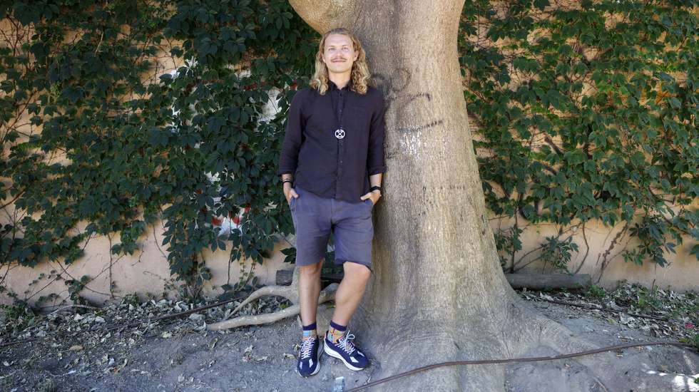 O cofundador do movimento de ação ambiental ‘Extinction Rebellion’ Robin Boardman defendeu hoje que a Jornada Mundial da Juventude (JMJ), que se realiza em Lisboa em agosto, pode ser uma oportunidade para gerar uma sociedade preocupada com as alterações climáticas, em Lisboa, 04 de julho de 2023. “Eu penso que o Papa [Francisco] diz algumas coisas boas sobre as alterações climáticas e, para mim, é muito importante que todas as religiões se juntem nesta crise. No Reino Unido temos grupos de muçulmanos e cristãos. Quero isso também em Portugal”, afirmou o ativista em entrevista à agência Lusa. (ACOMPANHA TEXTO DE 06 DE JULHO DE 2023). ANTÓNIO PEDRO SANTOS/LUSA