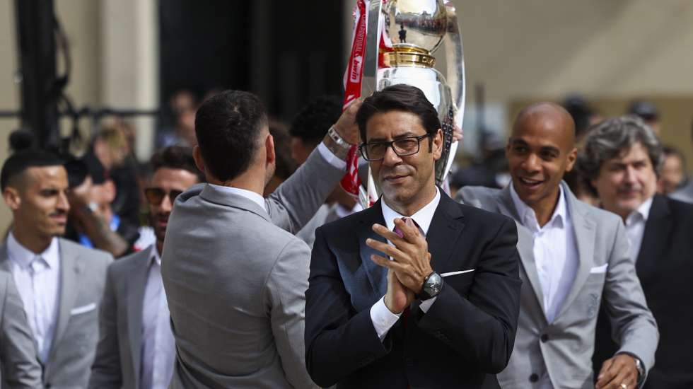 epa10662319 Benfica's president Rui Costa during a ceremony for Benfica Lisbon after the team won the national football champions title, at the Lisbon City Hall in Lisbon, Portugal, 29 May 2023. Benfica became Portuguese football champions for the 38th time after beating Santa Clara 3-0 at home in the 34th and final matchday of the Portuguese I League.  EPA/MIGUEL A. LOPES