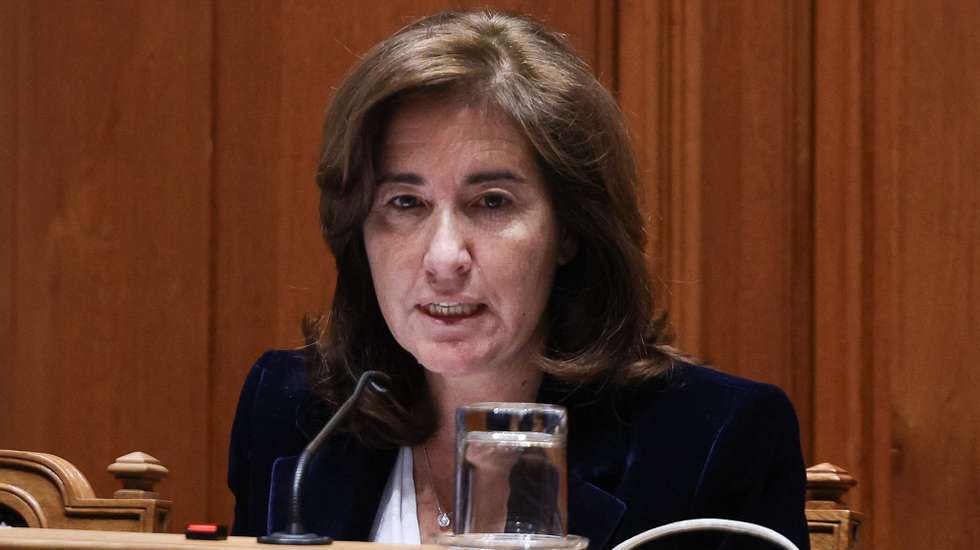 A ministra do Trabalho, Solidariedade e Segurança Social, Ana Mendes Godinho, fala perante a Comissão de Orçamento e Finanças na Assembleia da República, em Lisboa, 14 de novembro de 2023. TIAGO PETINGA/LUSA