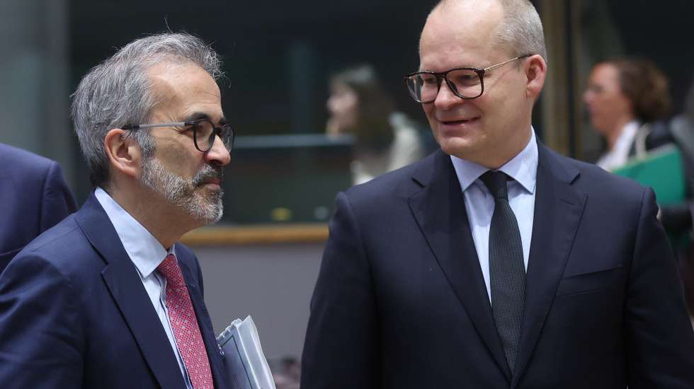 epa11373041 Portuguese Foreign Affairs Minister Paulo Rangel (L) and Finland's State Secretary Pasi Rajala arrive at the European Foreign Affairs Council meeting in Brussels, Belgium, 27 May 2024. EU Foreign Affairs Ministers will discuss the Russian aggression against Ukraine, latest developments in Venezuela and the situation in the Middle East.  EPA/OLIVIER HOSLET