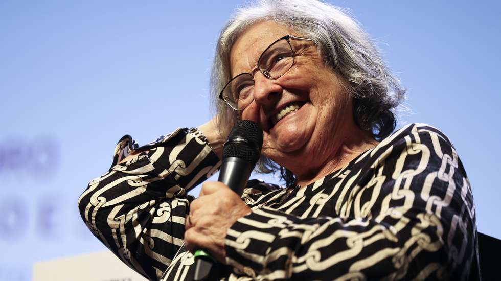 A escritora e jornalista portuguesa, vencedora do prémio Ibero Americano de literatura infantil e juvenil, Alice Vieira, usa da palavra na sessão de encerramento do VIII Congresso Ibero-Americano de Cultura, Centro Cultural de Belém em Lisboa, 17 de novembro de 2023. O congresso, que decorreu sob o lema de “Cultura, Cidadania e Cooperação”, aconteceu pela primeira vez em Portugal. Esta edição contou com a participação de especialistas de 22 países e 5 eixos de trabalho - Cidadania Cultural Ibero-americana, Sustentabilidade, Territórios, Inovação e Cooperação. JOSÉ SENA GOULÃO/LUSA