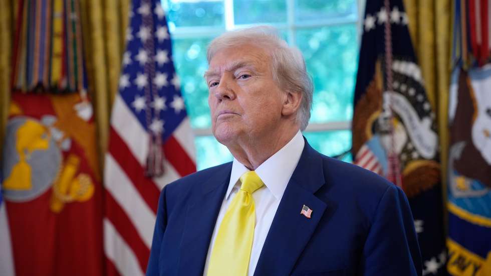 epa12288959 US President Donald Trump delivers a major announcement on economy in the East Room at the White House in Washington, DC, USA, 07 August 2025.  EPA/YURI GRIPAS / POOL