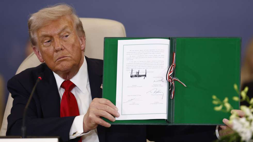 epaselect epa12451406 US President Donald Trump shows a signed document at the Gaza Peace Summit in Sharm El-Sheikh, Egypt, 13 October 2025. US President Donald Trump alongside Egypt's President Abdel Fattah al-Sisi with leaders from more than 20 countries attend the summit in Sharm El-Sheikh. The first phase of Gaza peace plan between Israel and Hamas involves the release of Israeli hostages and Palestinian prisoners, the partial withdrawal of Israeli forces, and the delivery of humanitarian aid to Gaza.  EPA/YOAN VALAT / POOL
