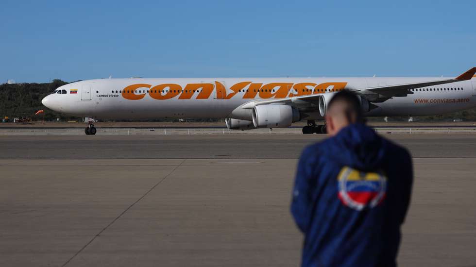 epa12568183 The Conviasa state airline plane carrying Venezuelan migrants repatriated from Mexico landing at Simon Bolivar International Airport in Maiquetia, Venezuela, 03 December 2025. A group of 304 Venezuelan migrants was repatriated on a flight from Mexico, operated by the state airline Conviasa, reported Venezuelan Foreign Minister Yvan Gil, at a time when air connectivity in the South American country is limited due to the suspension of commercial flights following a warning from the US aviation authority.  EPA/MIGUEL GUTIERREZ