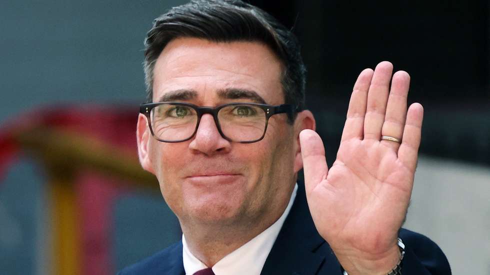 epa13117091 Incoming British Prime Minister Andy Burnham waves as he departs a 'Special Labour Party Conference' after being announed Labour Party leader in London, Britain, 17 July 2026. Burnham will become British Prime Minister 20 July.  EPA/ANDY RAIN