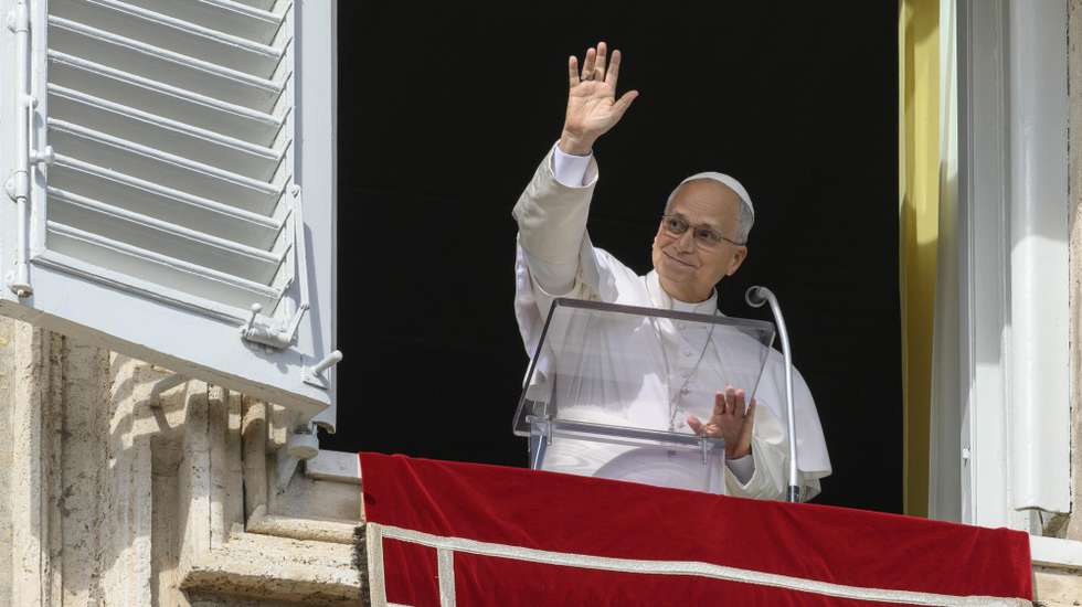 epa13330313 A handout picture provided by the Vatican Media shows Pope Leo XIV leading his Angelus prayer from the window of his office overlooking Saint Peter's Square, Vatican City, 25 October 2026.  EPA/VATICAN MEDIA HANDOUT HANDOUT EDITORIAL USE ONLY/NO SALES