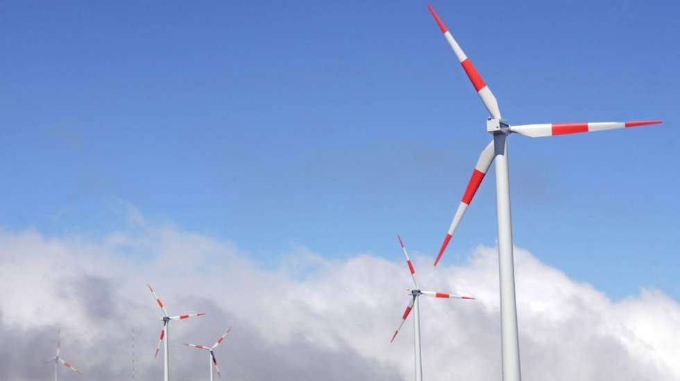 A produção de energia não renovável foi responsável por abastecer 8% do consumo, enquanto os restantes 2% foram supridos por energia importada