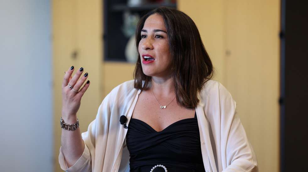 A ministra da Habitação, Mariana Gonçalves, em declarações durante uma entrevista à agência Lusa, no Ministério da Habitação, em Lisboa, 06 de junho de 2023. (ACOMPANHA TEXTO DA LUSA DO DIA 08 DE JUNHO DE 2023). MIGUEL A. LOPES/LUSA