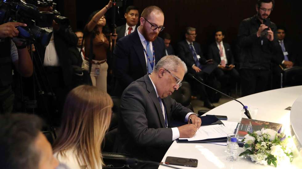 epa11095271 The Vice Minister of Foreign Affairs of Colombia, Francisco Coy (C), participates in the XXIV Extraordinary Meeting of the Andean Council of Ministers of Foreign Affairs in Lima, Peru, 21 January 2024. The countries that comprise the Andean Community (CAN), Bolivia, Colombia, Ecuador, and Peru, agreed to carry out coordinated police and military operations against organized crime in their border areas.  EPA/PAOLO AGUILAR EDITORIAL USE ONLY/NOT FOR SALES/ONLY AVAILABLE TO ILLUSTRATE THE ACCOMPANYING STORY/CREDIT MANDATORY