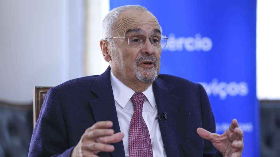 O presidente da Confederação do Comércio e Serviços de Portugal (CCP), João Vieira Lopes, durante a entrevista à agência Lusa, em Lisboa, 17 de abril de2024. (ACOMPANHA TEXTO DO DIA 22 DE ABRIL DE 2024).  ANTÓNIO COTRIM/LUSA.