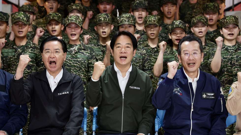 epaselect epa11362517 Taiwan's President William Lai (Lai Ching-te) (C) reacts during his visit inside a military base in Taoyuan, Taiwan, 23 May 2024. According to Chinese state media Xinhua, 'the Eastern Theater Command of the Chinese People's Liberation Army (PLA) started a two-day joint military drills surrounding the island of Taiwan on 23 May'. Taiwan's Defense Ministry stated on 23 May that China was engaging in 'irrational provocation' by encircling Taiwan with its ongoing military exercises, just days after President William Lai's inauguration.  EPA/RITCHIE B. TONGO