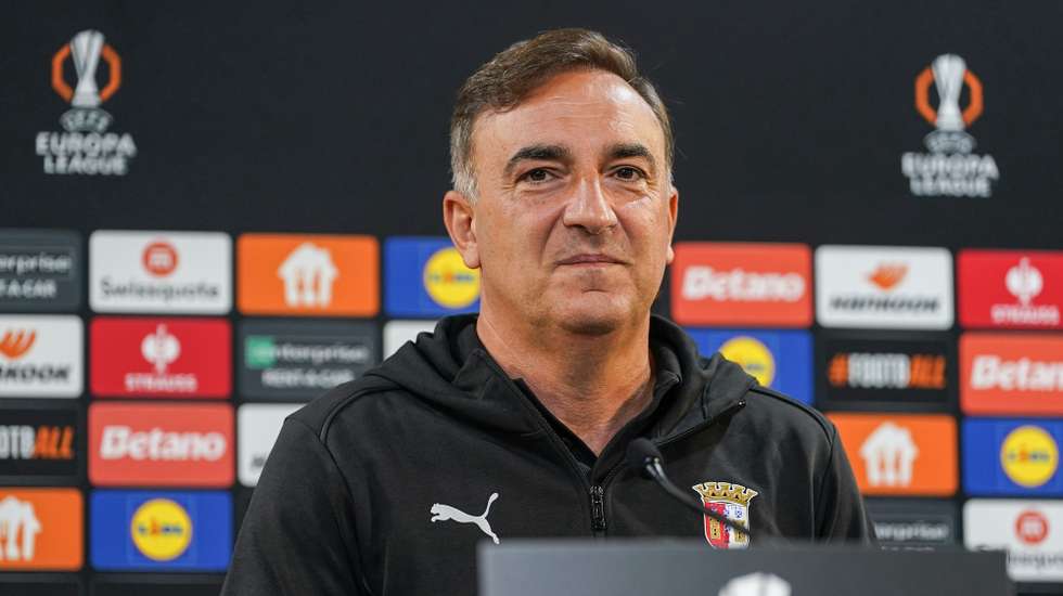 SC Braga head coach Carlos Carvalhal attends a press conference at the Municipal of Braga, Portugal, 25 September 2024. SC Braga will play against Maccabi Tel-Aviv FC during their UEFA Europa League soccer match in Braga, Portugal on the 26th September 2024. HUGO DELGADO/LUSA