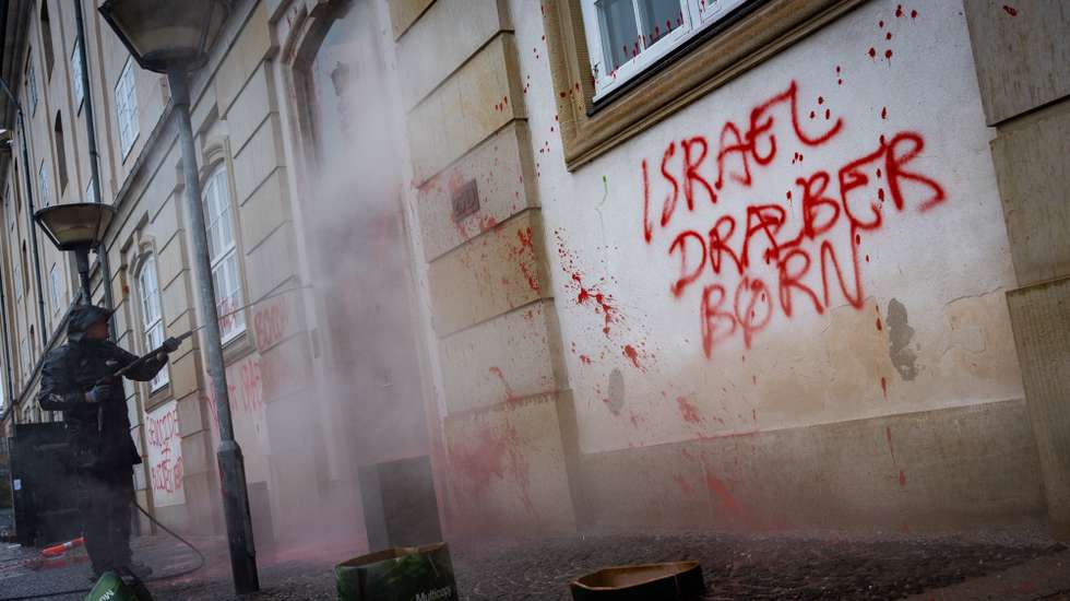 epa11625632 A worker removes red paint from the facade of the Ministry of Foreign Affairs building Eigtveds Pakhus, in Copenhagen, Denmark, 26 September 2024. The Ministry of Foreign Affairs building was vandalized with red paint, including anti-Israel messages. Police are investigating the incident.  EPA/EMIL NICOLAI HELMS DENMARK OUT