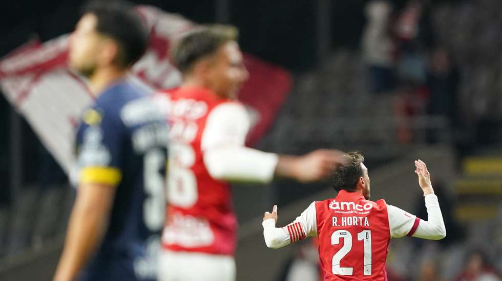 O jogador do Sporting de Braga, Ricardo Horta, festeja após marcar um golo contra o Famalicão durante o jogo da 14ª jornada da I Liga de futebol, realizado no Estádio Municipal de Braga, 16 dezembro de 2024. HUGO DELGADO/LUSA