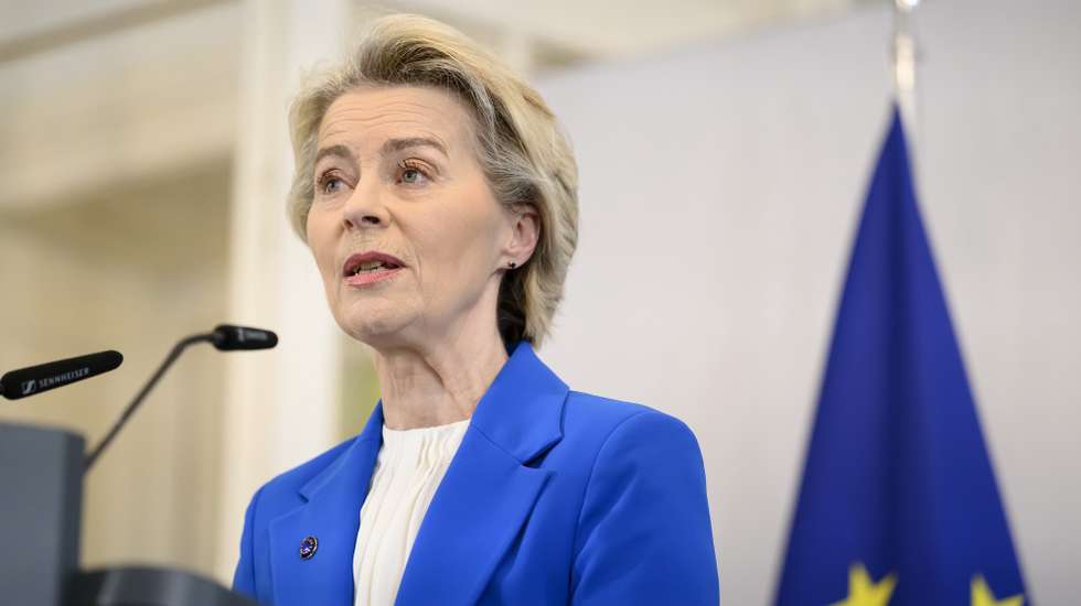 epa11787033 European Commission President Ursula von der Leyen speaks during a press conference in Bern, Switzerland, 20 December 2024. The president of the European Commission pays an official visit to Switzerland to formally mark the conclusion of the negotiations between the EU and Switzerland.  EPA/ANTHONY ANEX
