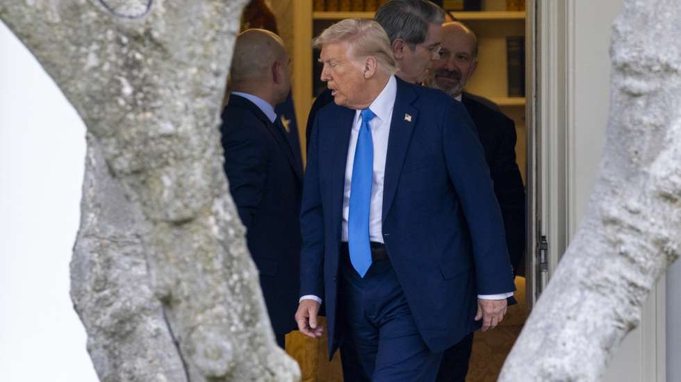 epa11995540 US President Donald J. Trump walks from the Oval Office to board Marine One on the South Lawn of the White House in Washington, DC, USA, 28 March 2025. President Trump is off for a weekend trip to his residence in Florida.  EPA/SHAWN THEW