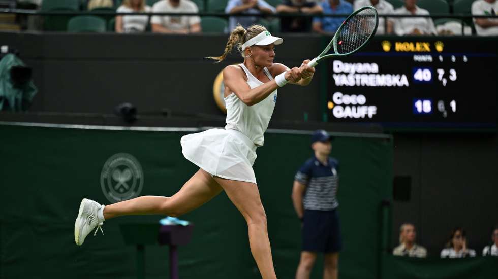 epa12209195 Dayana Yastremska of Ukraine in action during the Women's 1st round match against Coco Gauff of the USA at the Wimbledon Championships, Wimbledon, Britain, 01 July 2025.  EPA/DANIEL HAMBURY  EDITORIAL USE ONLY