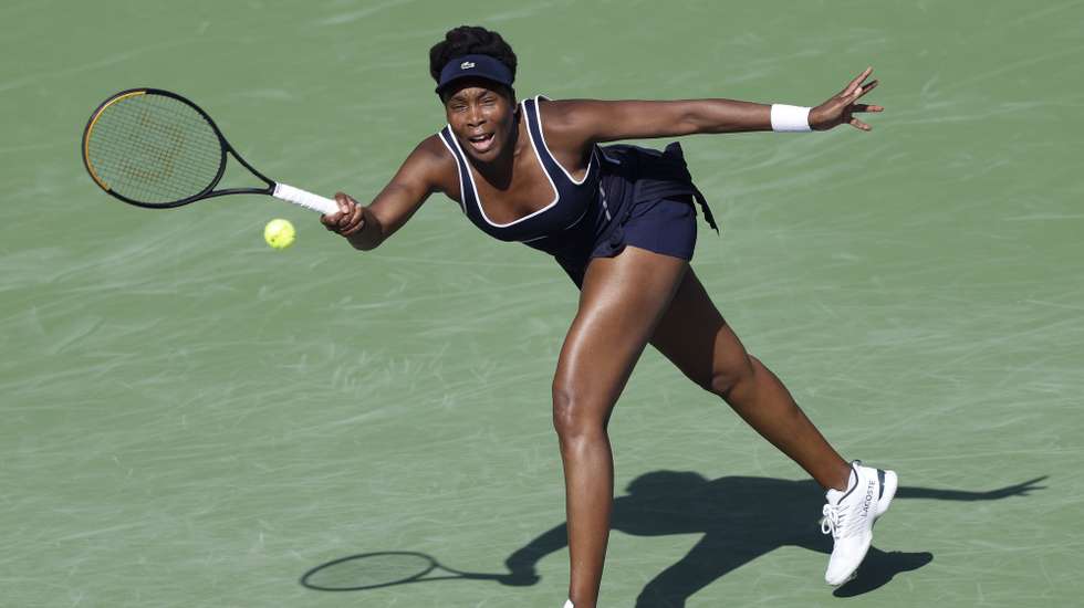 epa11205538 Venus Williams of the US in action against Nao Hibino of Japan during the BNP Paribas Open tennis tournament in Indian Wells, California, USA, 07 March 2024.  EPA/JOHN G. MABANGLO