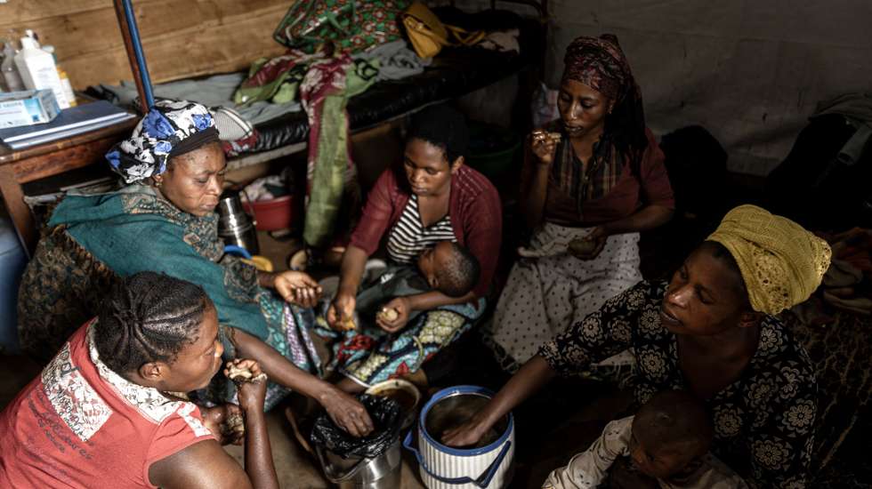 epa11582909 Mpox patients share a meal at the Kavumu hospital in Karanrhada, Kamavu, South Kivu province, Democratic Republic of Congo, 03 September 2024. According to UNICEF, the Democratic Republic of Congo reports the highest number of cases, with over 18,000 suspected infections and 629 fatalities, 463 of them children. The World Health Organization (WHO) director-general on 14 August declared the ongoing outbreaks of mpox in Congo and elsewhere in Africa a Public Health Emergency of International Concern (PHEIC). Mpox causes fever, rash, and lesions all over the body, severe headaches, and fatigue.  EPA/MICHAEL LUNANGA