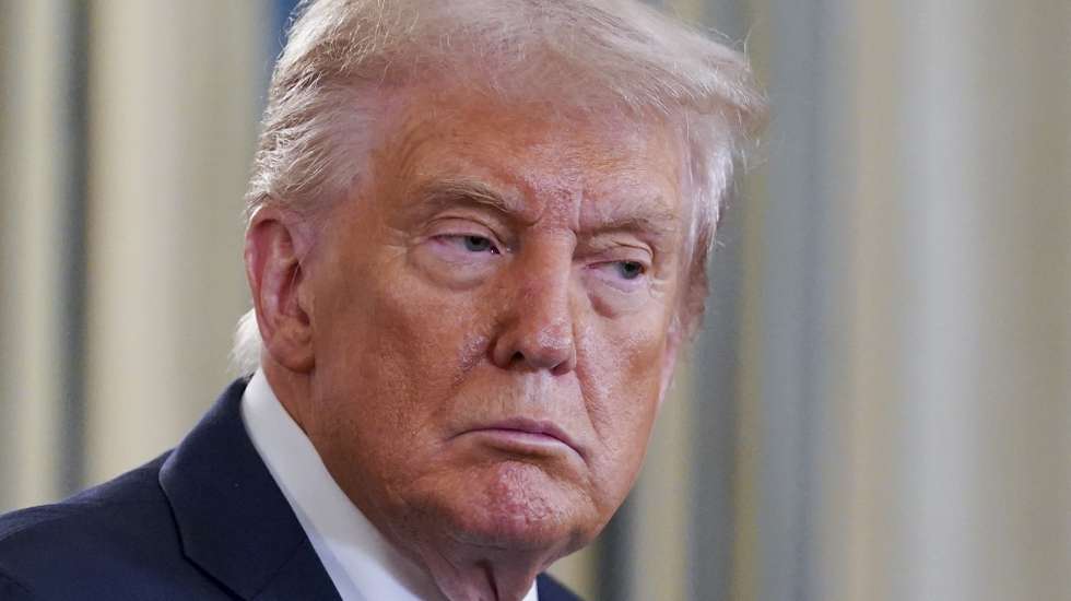 epa12415289 US President Donald Trump looks on during a joint press conference with Israeli Prime Minister Benjamin Netanyahu, in the State Dining Room of the White House in Washington, DC, USA, 29 September 2025. In their Oval Office meeting, Trump pressed Netanyahu to accept a peace deal to end Israel’s on-going war in Gaza, and for Hamas to free their remaining hostages.  EPA/WILL OLIVER / POOL