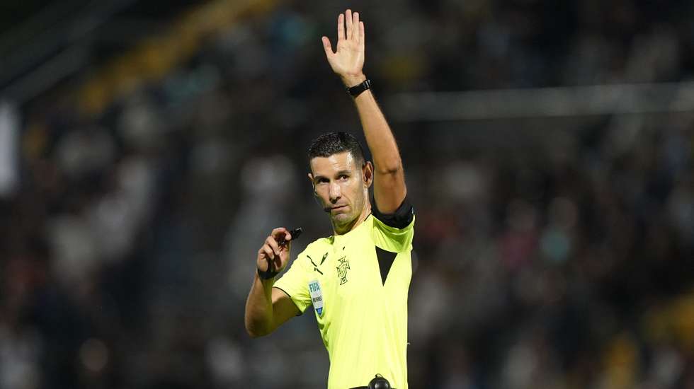 Referee Antonio Nobre during their Portuguese First League soccer match between Famalicao and Sporting held at 22nd June Municipal Stadium at Vila Nova de Famalicao, Portugal, 13th September 2025. HUGO DELGADO/LUSA