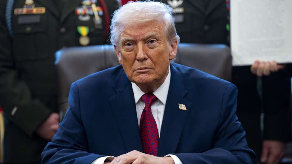 epa12595121 US President Donald Trump looks on after signing an executive order designating fentanyl as a weapon of mass destruction in the Oval Office of the White House in Washington, DC, USA, 15 December 2025. Trump also announced the success of his border policies before a Mexican Border Defense Medal Presentation.  EPA/BONNIE CASH / POOL