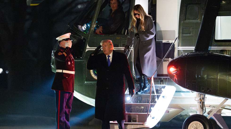 epa12748559 US President Donald Trump (C) and first lady Melania Trump (R) disembark Marine One as they arrive on the South Lawn of the White House after arriving on Marine One in Washington, DC, USA, 16 February 2026. Trump said Vice President JD Vance and Secretary of State Marco Rubio are both 'fantastic,' but fell short of saying if he would support either one of them to lead the Republican presidential ticket in the 2028 election.  EPA/Aaron Schwartz / POOL
