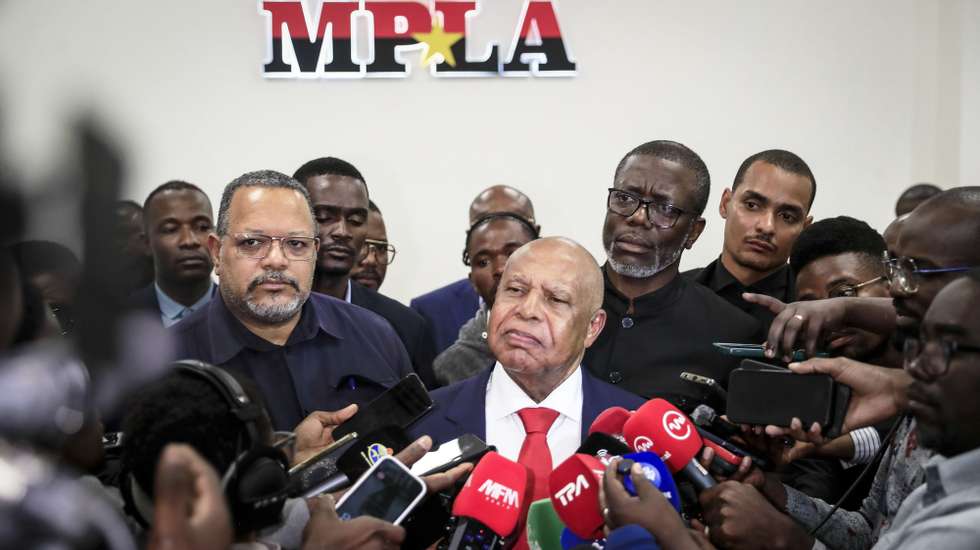 Higino Carneiro, candidato à Presidencia do Partido, formaliza a sua candidatura na Subcomissao de Candidatura, Luanda 25 de junho de 2026. AMPE ROGÉRIO / LUSA
