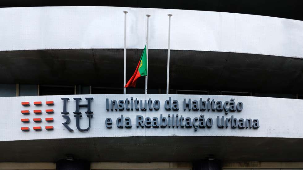 Fachada do Instituto da Habitação e da Reabilitação Urbana (IHRU) na Praça de Espanha, Lisboa, 17 de outubro de 2017. ANTÓNIO COTRIM/LUSA