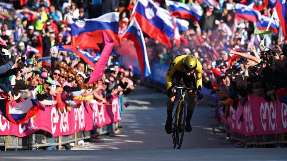 Roglic teve um contrarrelógio verdadeiramente arrasador e nem um problema mecânico a meio impediu a vitória na etapa e no Giro