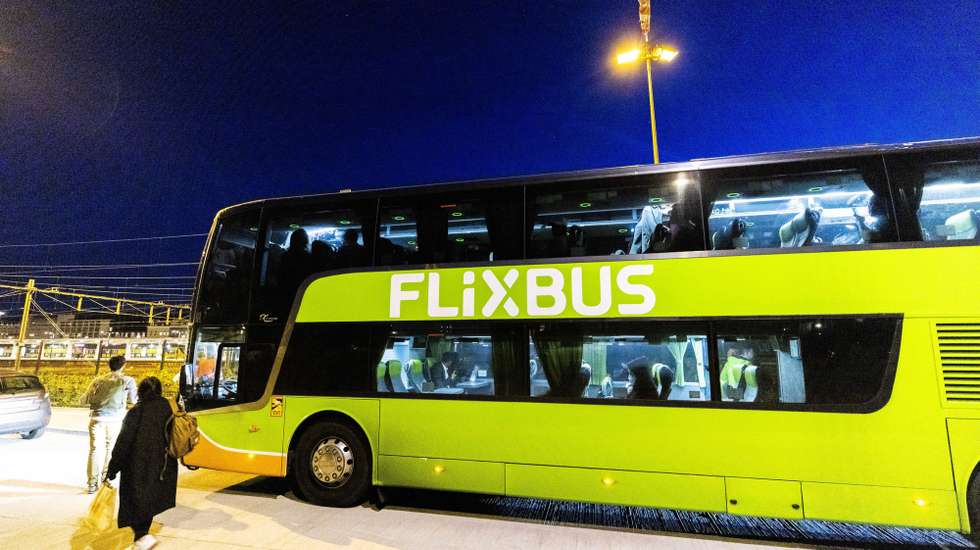 epa09896817 A Flixbus leaves Maastricht station headed to Kyiv (Kiev), in the Netherlands, 19 April 2022. The bus company resumed bus trips to Ukraine after they were disrupted in the early stages of the ongoing Russian invasion of the country.  EPA/Marcel van Hoorn