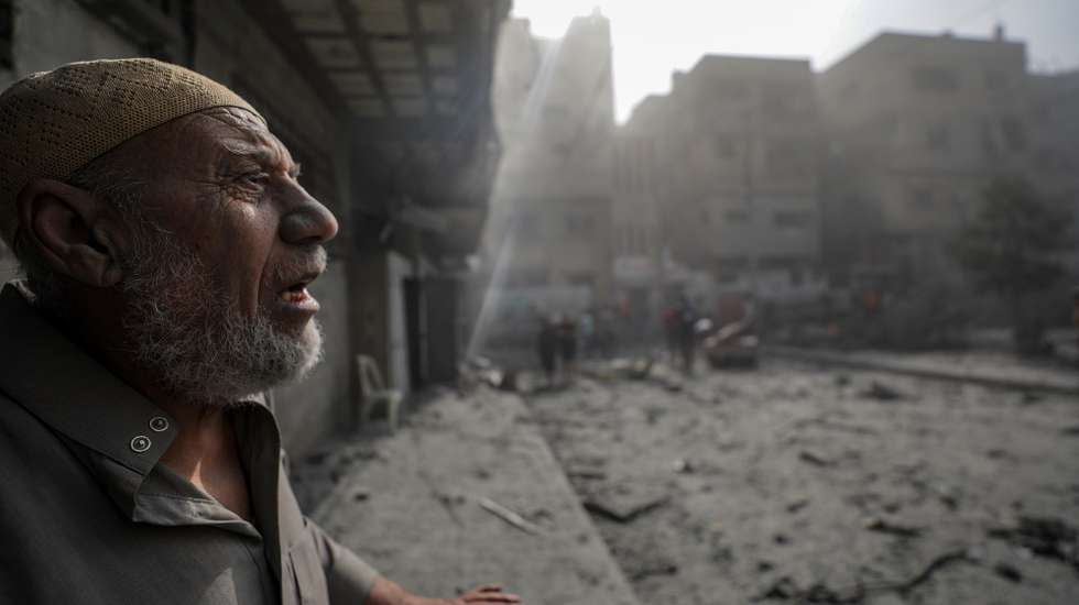 epa10934098 An elderly Palestinian man reacts in a destroyed area after Israeli air strikes in Gaza City, 23 October 2023. More than 4,700 Palestinians and over 1,400 Israelis have been killed, according to the Israel Defense Forces (IDF) and the Palestinian health authority, since Hamas militants launched an attack against Israel from the Gaza Strip on 07 October.  EPA/MOHAMMED SABER