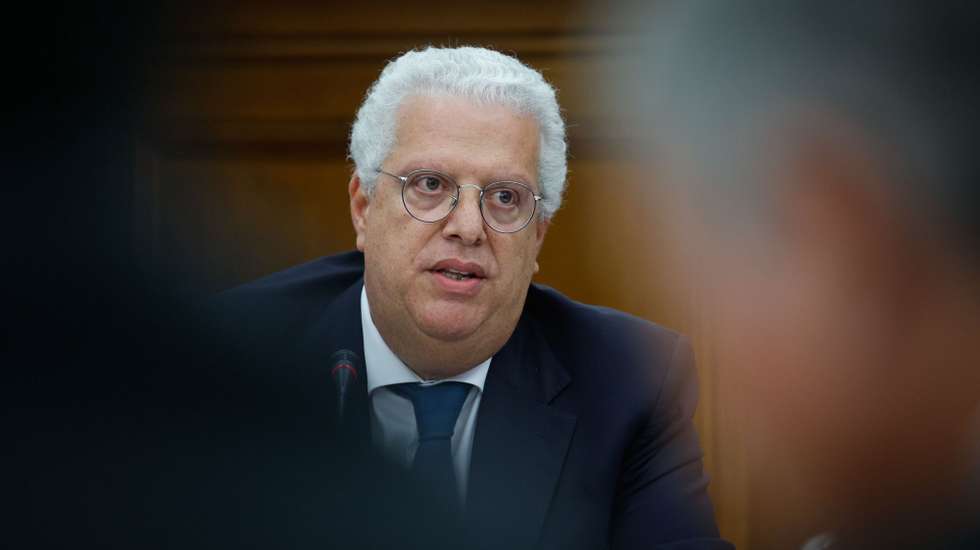 O ministro da Economia, Pedro Reis, intervém durante a sua audição na Comissão de Economia, Obras Públicas e Habitação, na Assembleia da República, em Lisboa, 10 de julho de 2024. ANTÓNIO PEDRO SANTOS/LUSA
