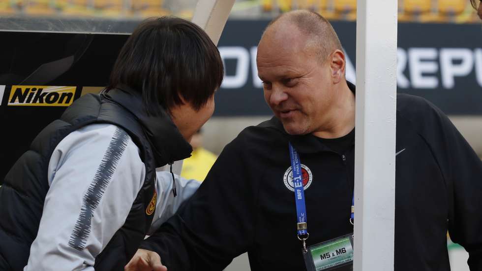 epa08078907 China's head coach Li Tie (L) and Hong Kong's head coach Mika Matti Petteri Paatelainen (R) prior to the EAFF E-1 Football Championship Men's match between China and Hong Kong at the Busan Asiad Main Stadium in Busan, South Korea, 18 December 2019.  EPA/JEON HEON-KYUN