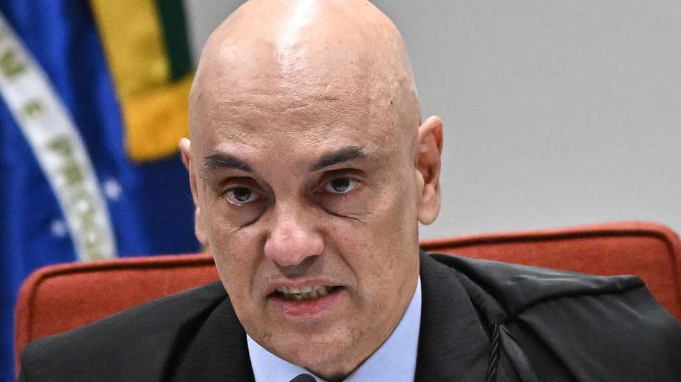 epa12167119 The judge rapporteur of the case at the Brazilian Supreme Court, Alexandre de Moraes, participates in the questioning session before the Supreme Court in Brasilia, Brazil 09 June 2025.  Brazil's Supreme Court began questioning Mauro Cid, Bolsonaro's former personal aide and a key player in the accusation against the far-right leader for planning a coup attempt to stay in power.  EPA/Andre Borges