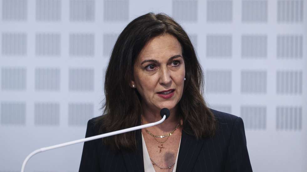 A ministra da Justiça, Rita Alarcão Júdice, usa da palavra durante a cerimónia de posse dos novos diretores-Adjuntos do Centro de Estudos Judiciários e sessão de encerramento do 1.º Ciclo dos Cursos de Formação Inicial de Magistrados 2024/2025, no Centro de Estudos Judiciários em Lisboa, 15 de julho de 2025. TIAGO PETINGA/LUSA