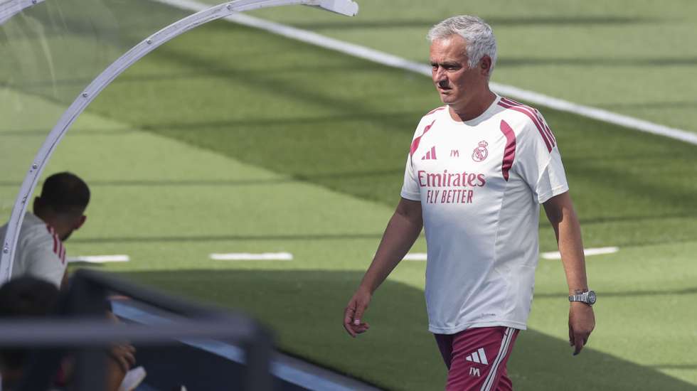 epa13137626 Real Madrid's head coach Jose Mourinho leads a training session at Alfredo di Stefano complex in Madrid, Spain, 28 July 2026.  EPA/VICTOR LERENA