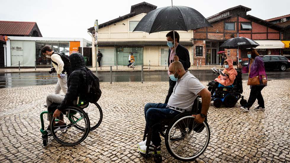 O programa também apoia empresas municipais que prestem serviços públicos em edifícios atendidos
