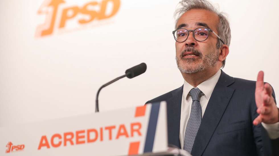 O primeiro vice-presidente do PSD, Paulo Rangel fala aos jornalistas após a primeira reunião da Comissão Política Nacional do PSD desde a tomada de posse de Luís Montenegro e da eleição dos novos órgãos do partido, esta tarde na sede do partido em Lisboa 11 de julho de 2022. MIGUEL A. LOPES/LUSA