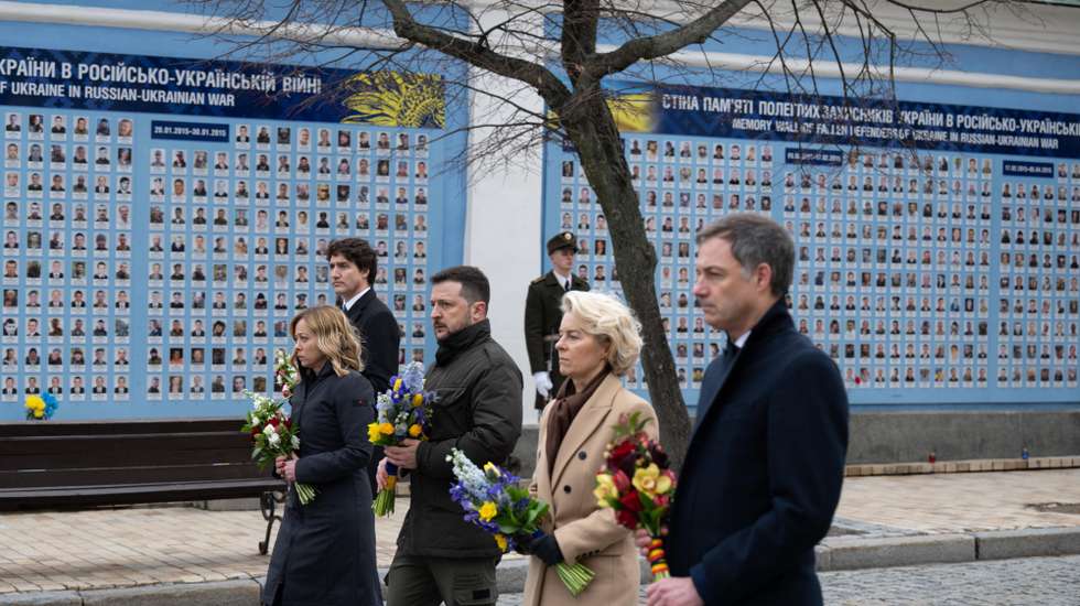 epa11177218 A handout photo made available by the Italian government press office shows (L-R) Canadian Prime Minister Justin Trudeau, Italian Prime Minister Giorgia Meloni, Ukrainian President Volodymyr Zelensky, President of the European Commission Ursula von der Leyen, and  Prime Minister of Belgium Alexander De Croo attending a wreath laying ceremony ahead of Italy's first meeting of G7 Heads of State and Government in its presidency, on the second anniversary of the Russian invasion of Ukraine, in Kyiv (Kiev), Ukraine, 24 February 2024. On 24 February 2024, Ukraine marks the second year since Russian troops entered its territory, starting a conflict that has provoked destruction and a humanitarian crisis.  EPA/FILIPPO ATTILI / ITALIAN GOVERNMENT PRESS OFFICE / HANDOUT  HANDOUT EDITORIAL USE ONLY/NO SALES HANDOUT EDITORIAL USE ONLY/NO SALES