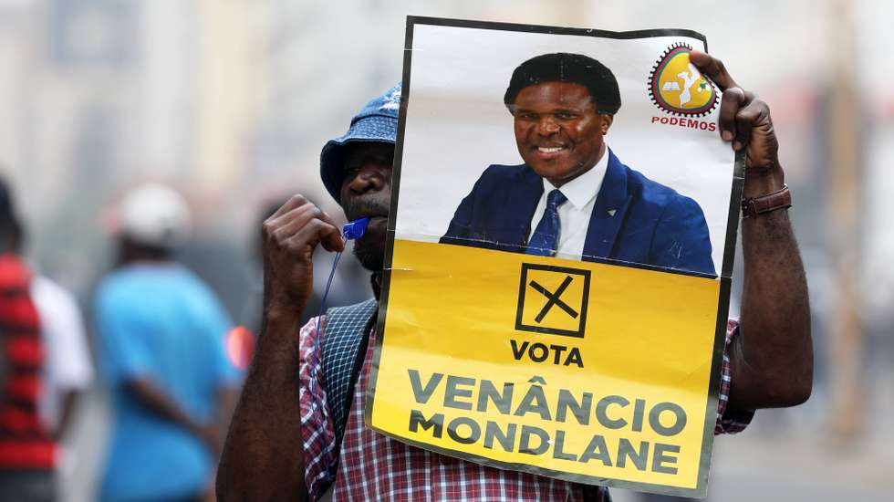 A Pro-Venancio Mondlane demonstrators holds a candidate placard during the protest against the electoral process by occupying the streets, stopping traffic, and scattering rubbish bins and stones on the roads, in Maputo, Mozambique, 27 November 2024. Presidential candidate Venancio Mondlane has called on the Mozambican population to leave their cars in the streets from 8am for three days, starting today, with election protest posters until they return from work. LUISA NHANTUMBO/LUSA